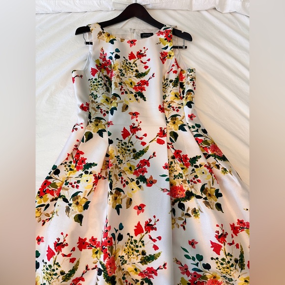 Tahari Floral fit and flare Dress with Red and Yellow Hues - Size 10 - Picture 1 of 4